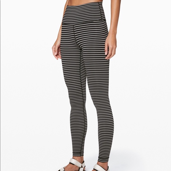 Lululemon high rise Wunder Under Leggings - Picture 4 of 9